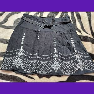 Beautiful Women's Skirt With Tie